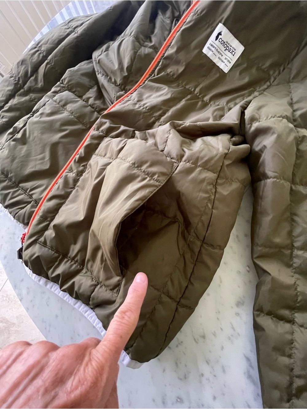 Cotopaxi Teca Calido REVERSIBLE light weight puffer hooded jacket. Olive. - Picture 5 of 14